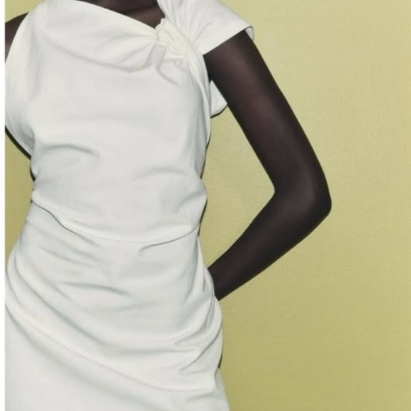 Elegant Cream Dress - Picture 3 of 4